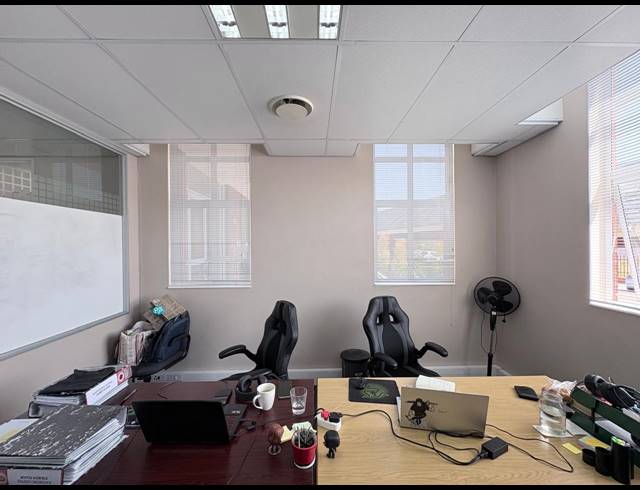 117M² OFFICE TO LET IN DAINFERN